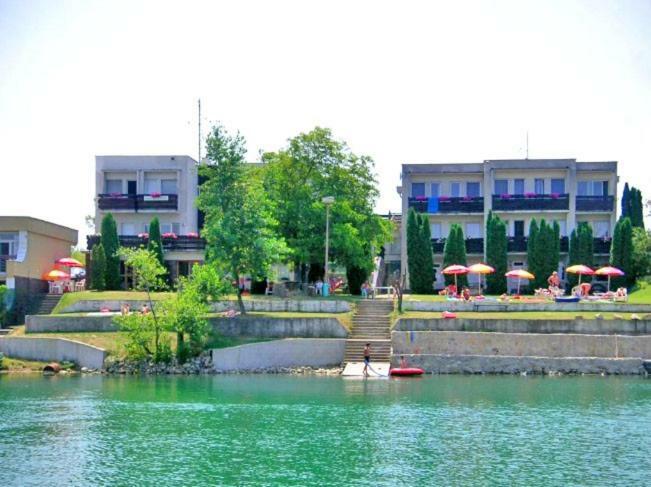 Hotel Fortuna Senec Esterno foto