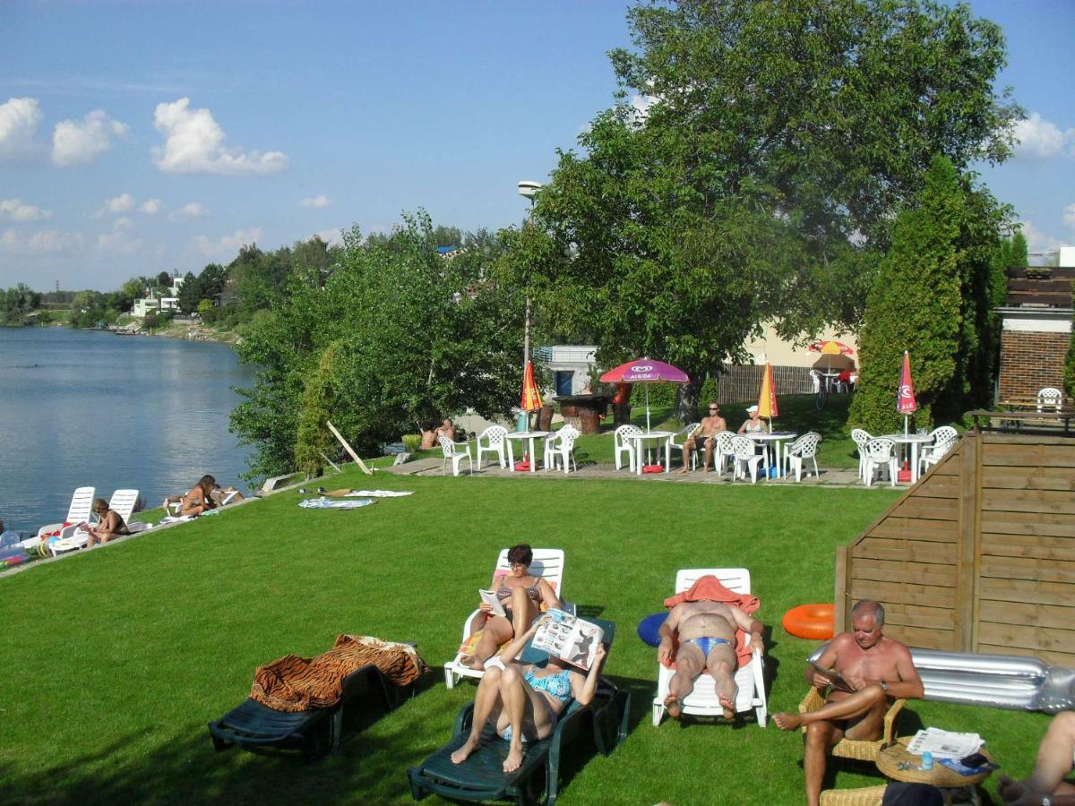 Hotel Fortuna Senec Esterno foto