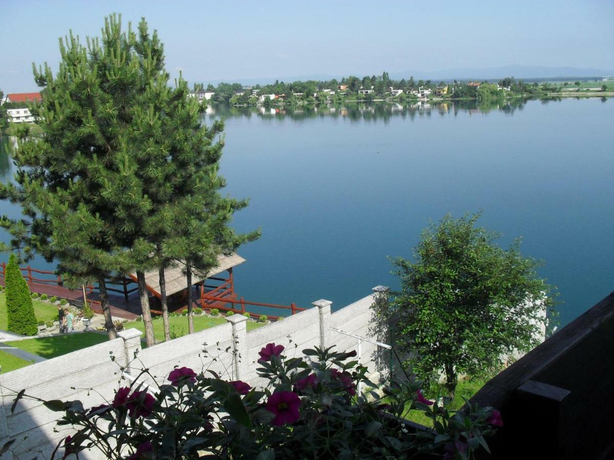 Hotel Fortuna Senec Esterno foto